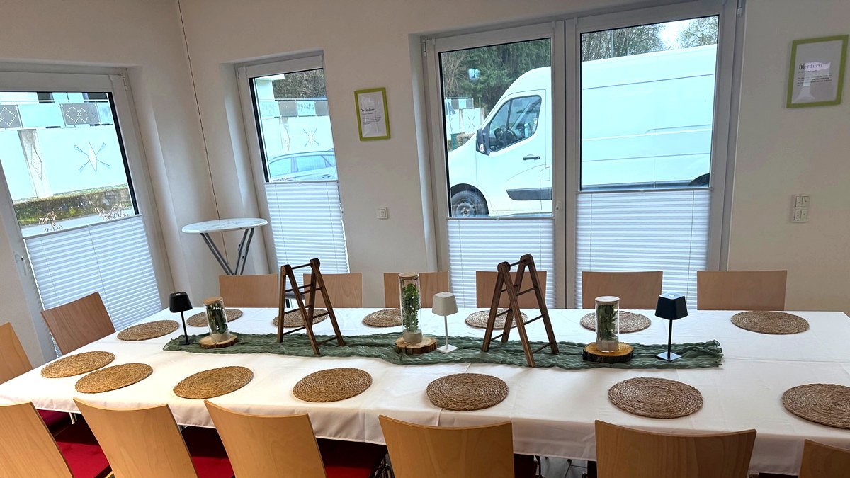 Tischdekoration Firmenfeier